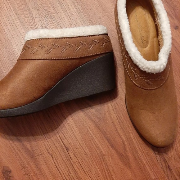 Shoes - Picture 2 of 6